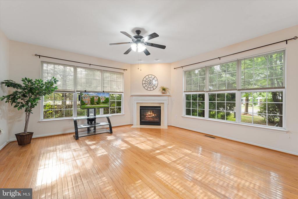 905 ROYAL ELM CT