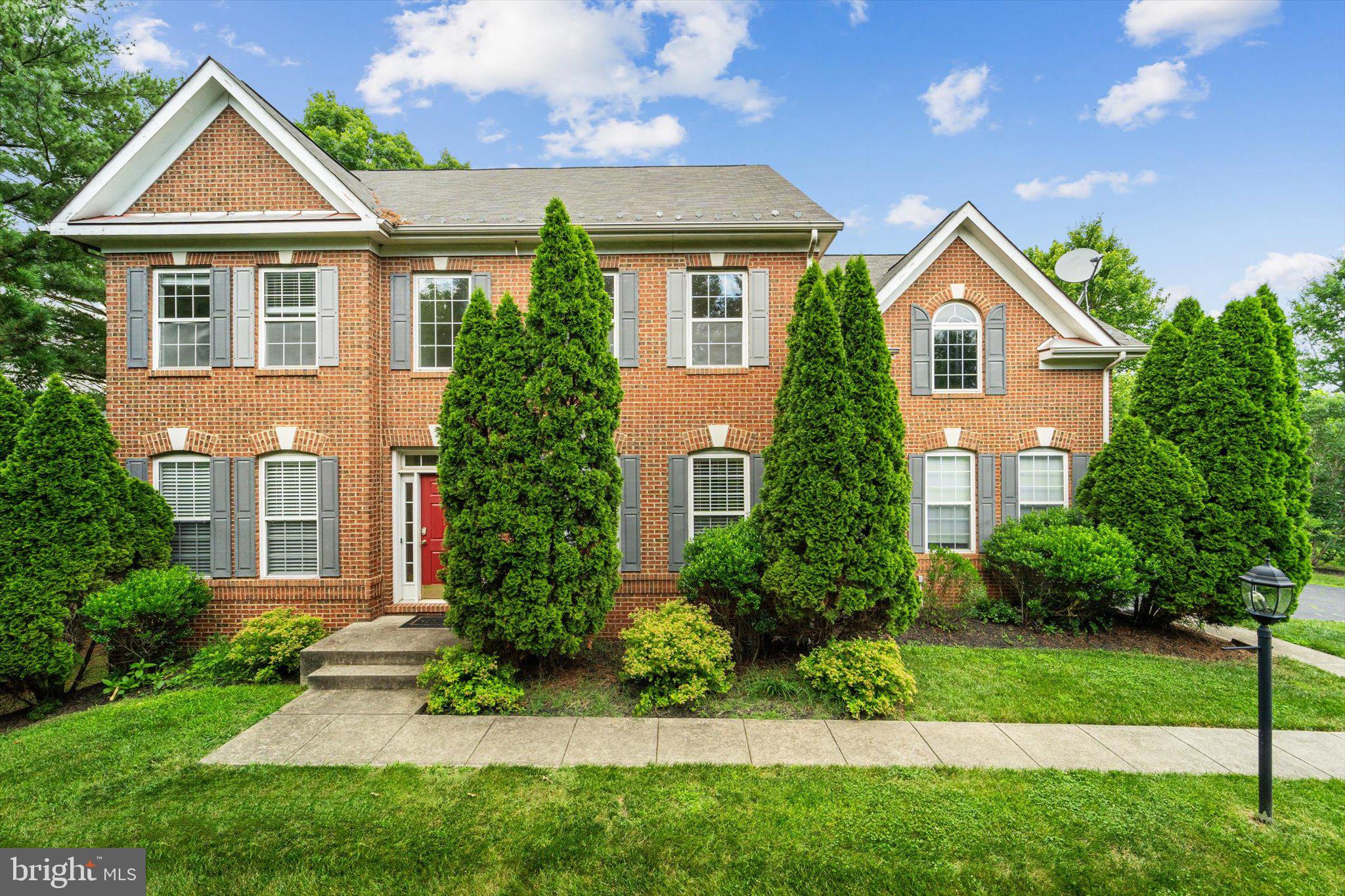 905 ROYAL ELM CT