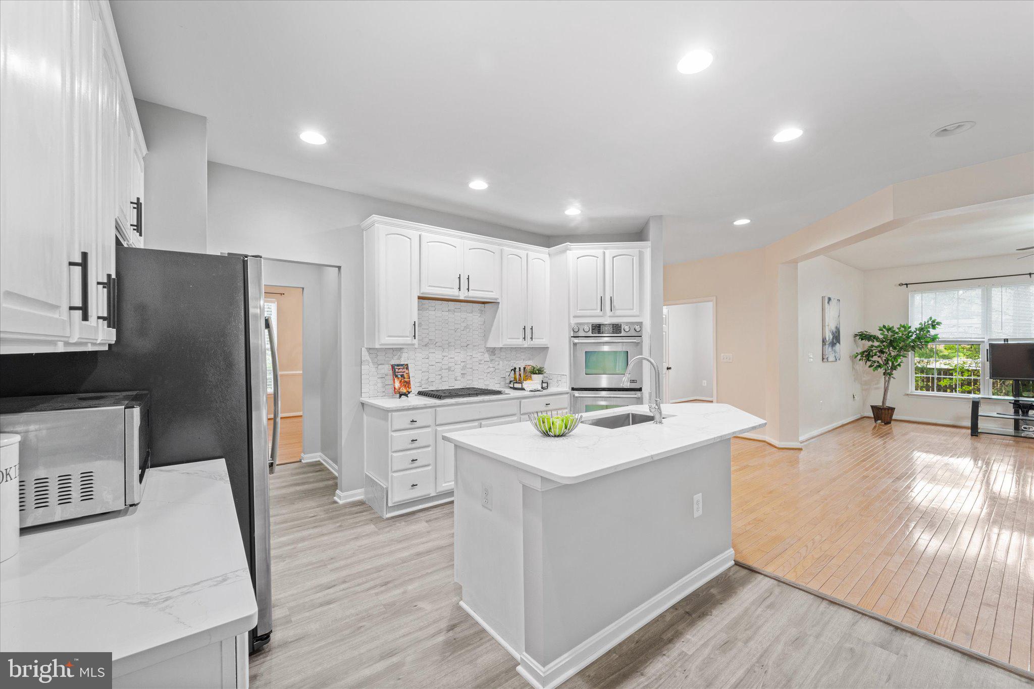 905 ROYAL ELM CT