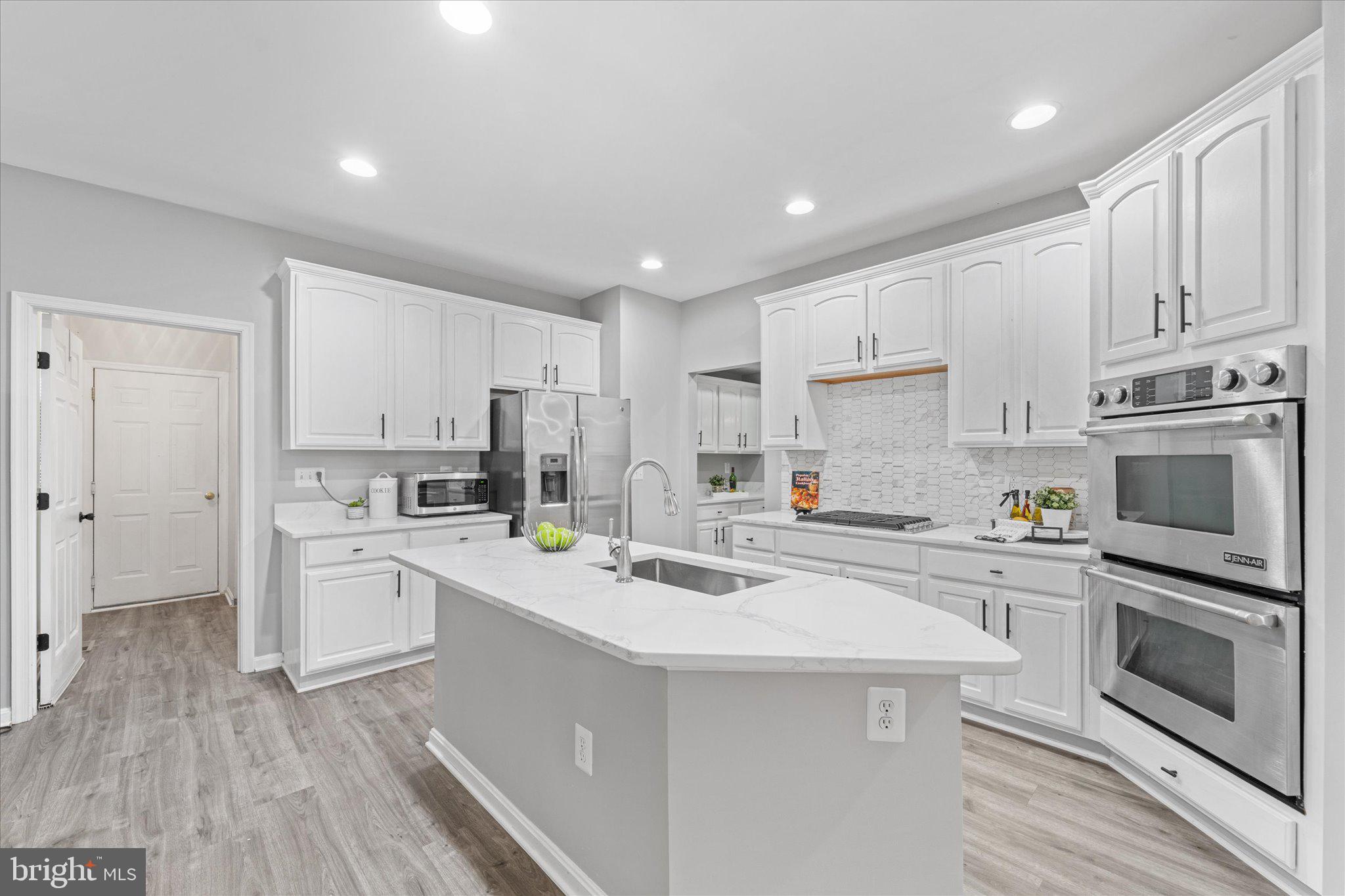 905 ROYAL ELM CT
