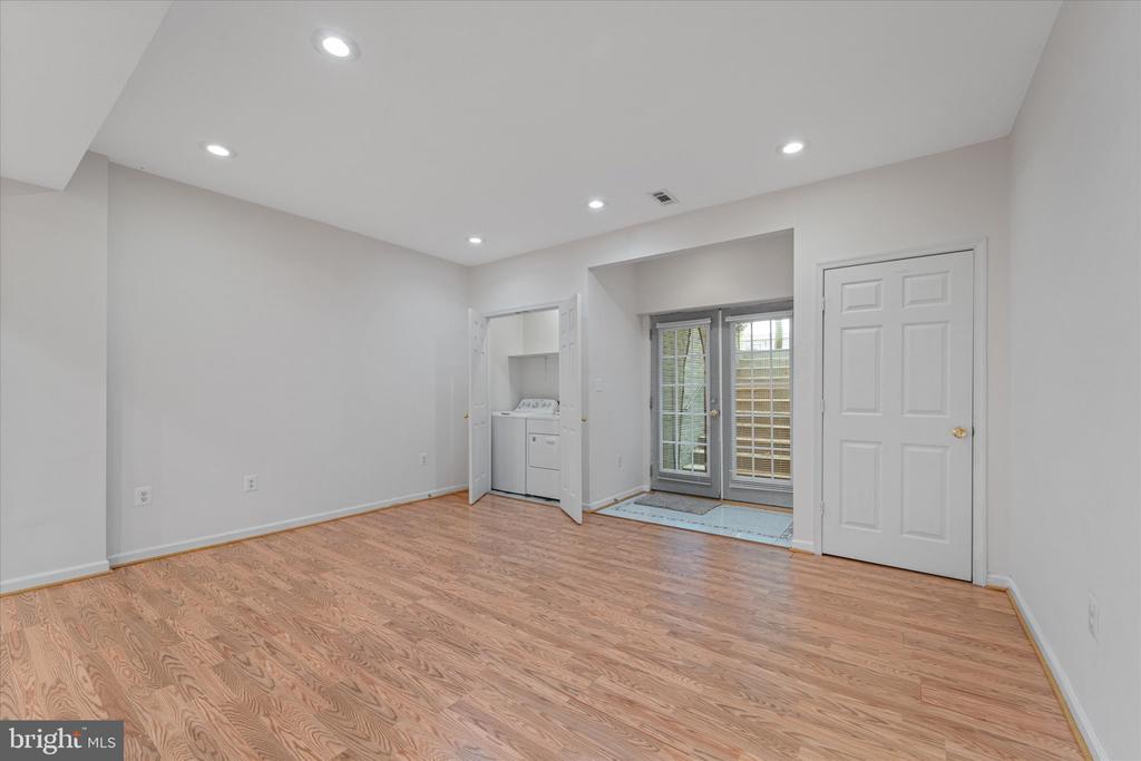 905 ROYAL ELM CT