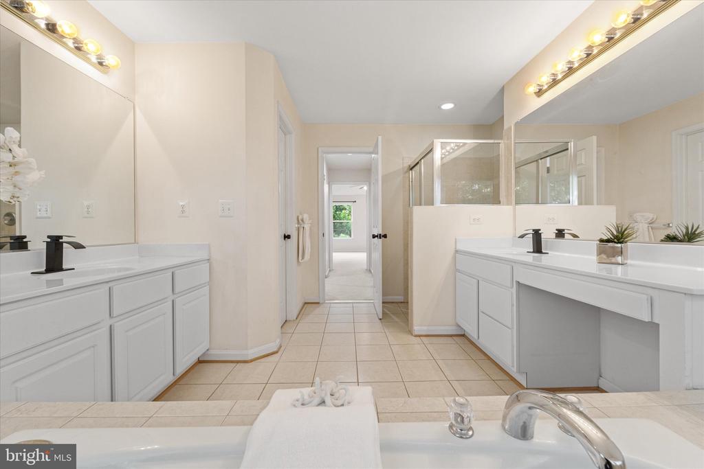 905 ROYAL ELM CT