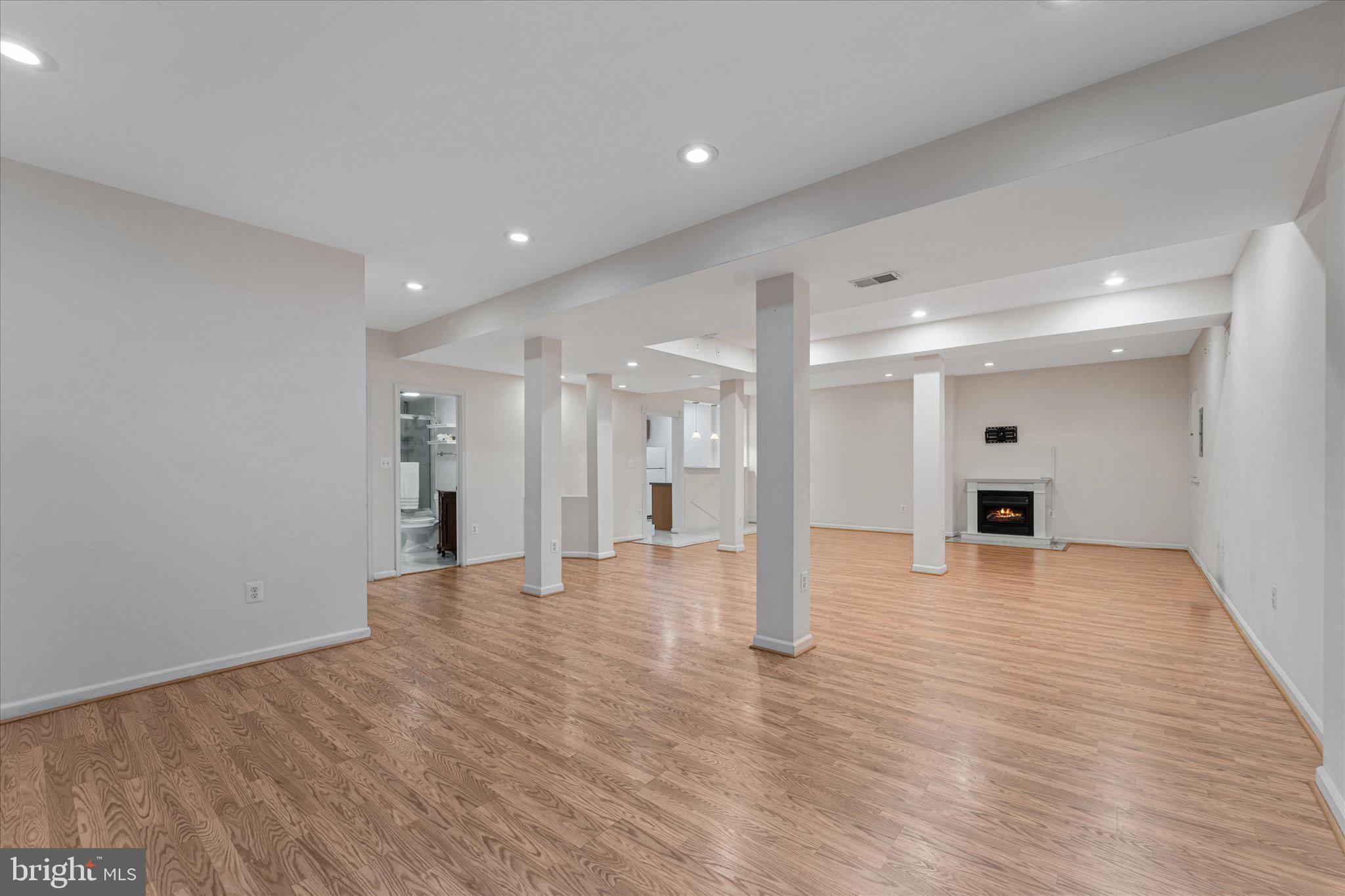 905 ROYAL ELM CT
