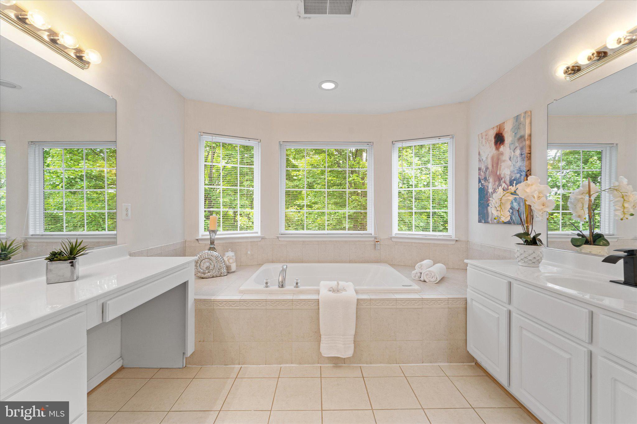 905 ROYAL ELM CT