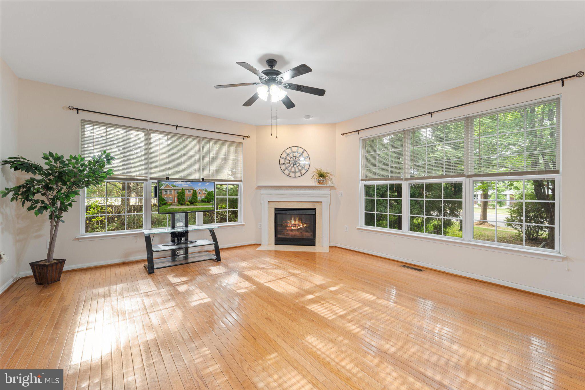 905 ROYAL ELM CT