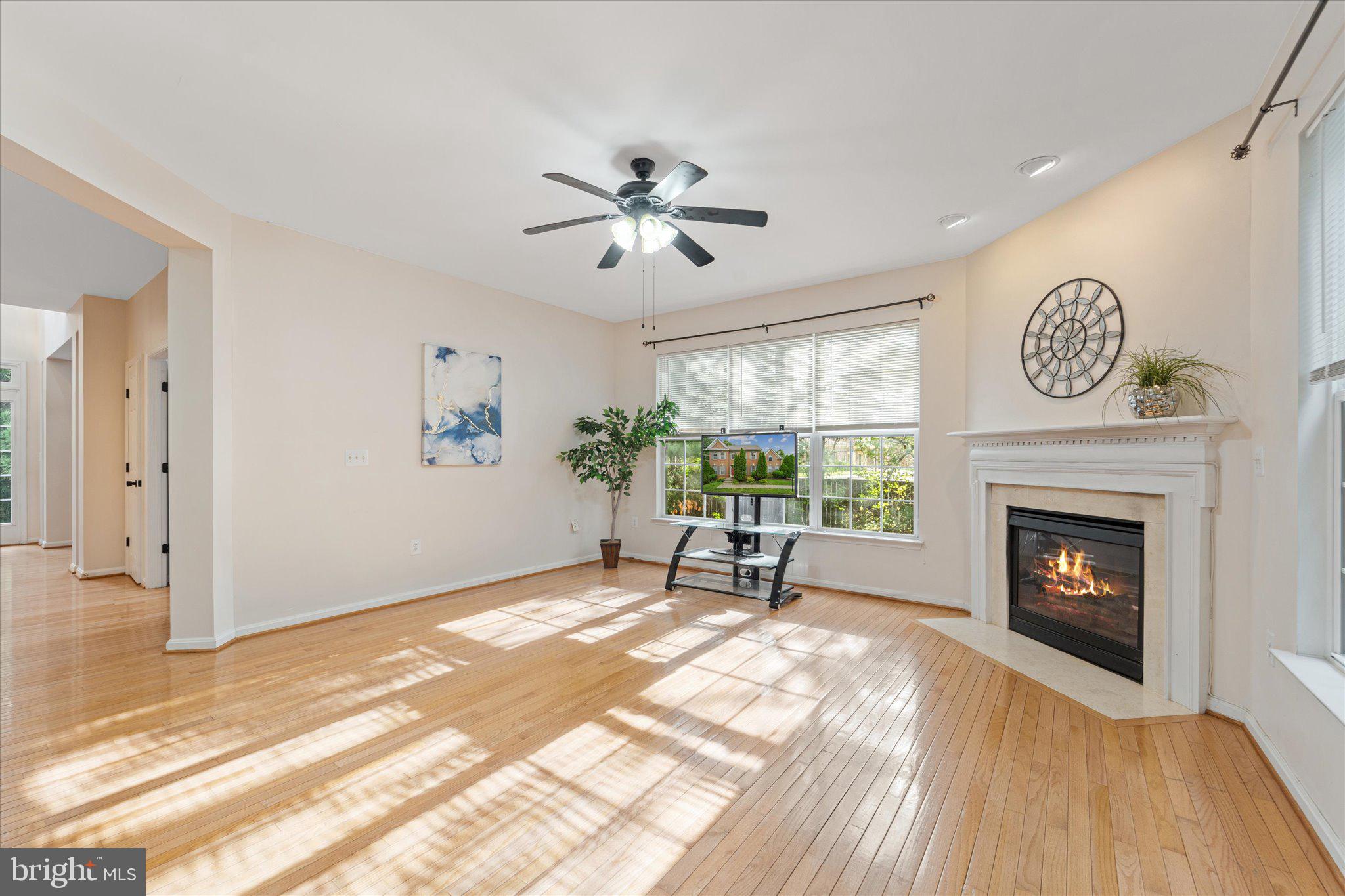 905 ROYAL ELM CT