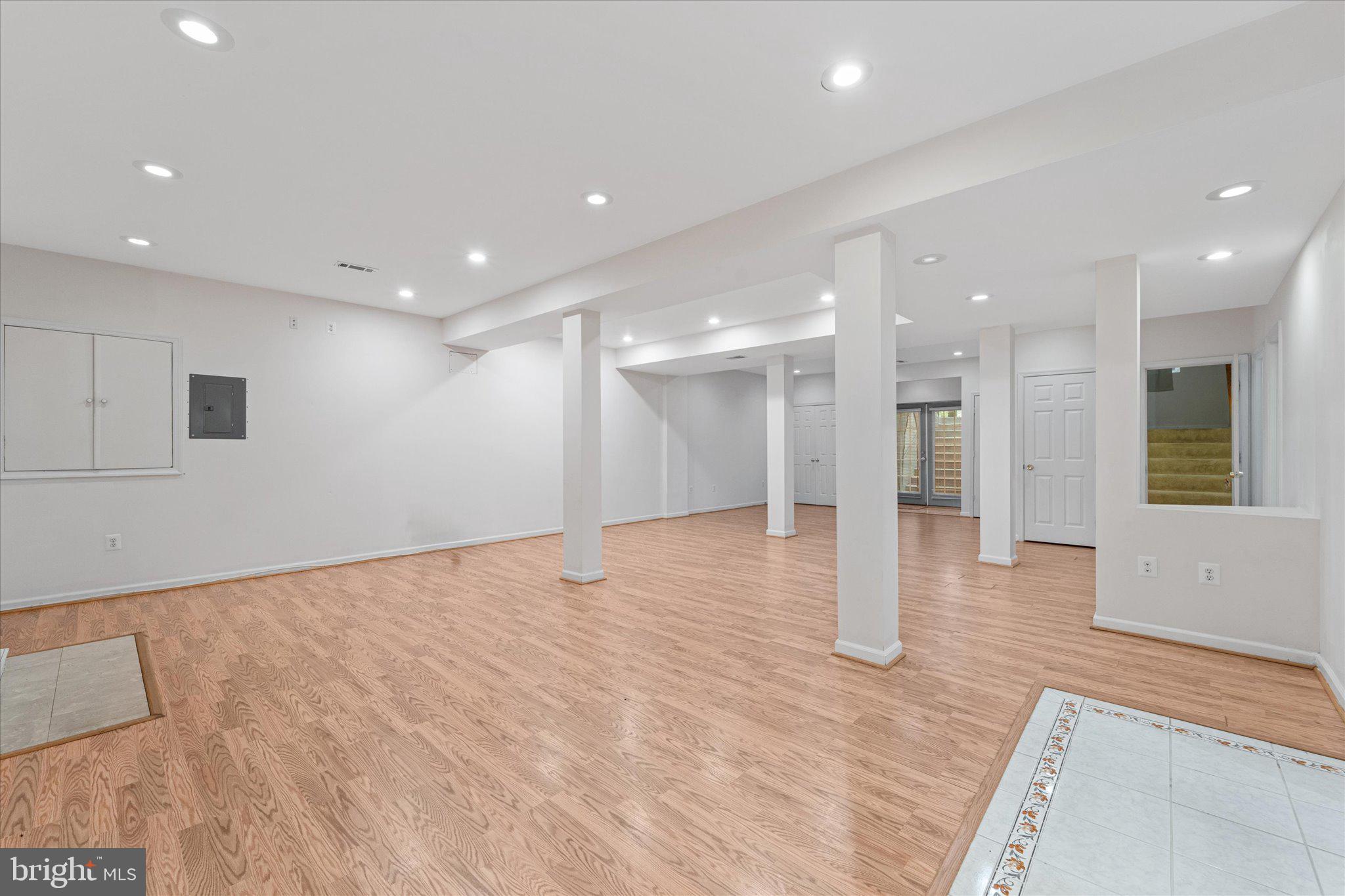 905 ROYAL ELM CT
