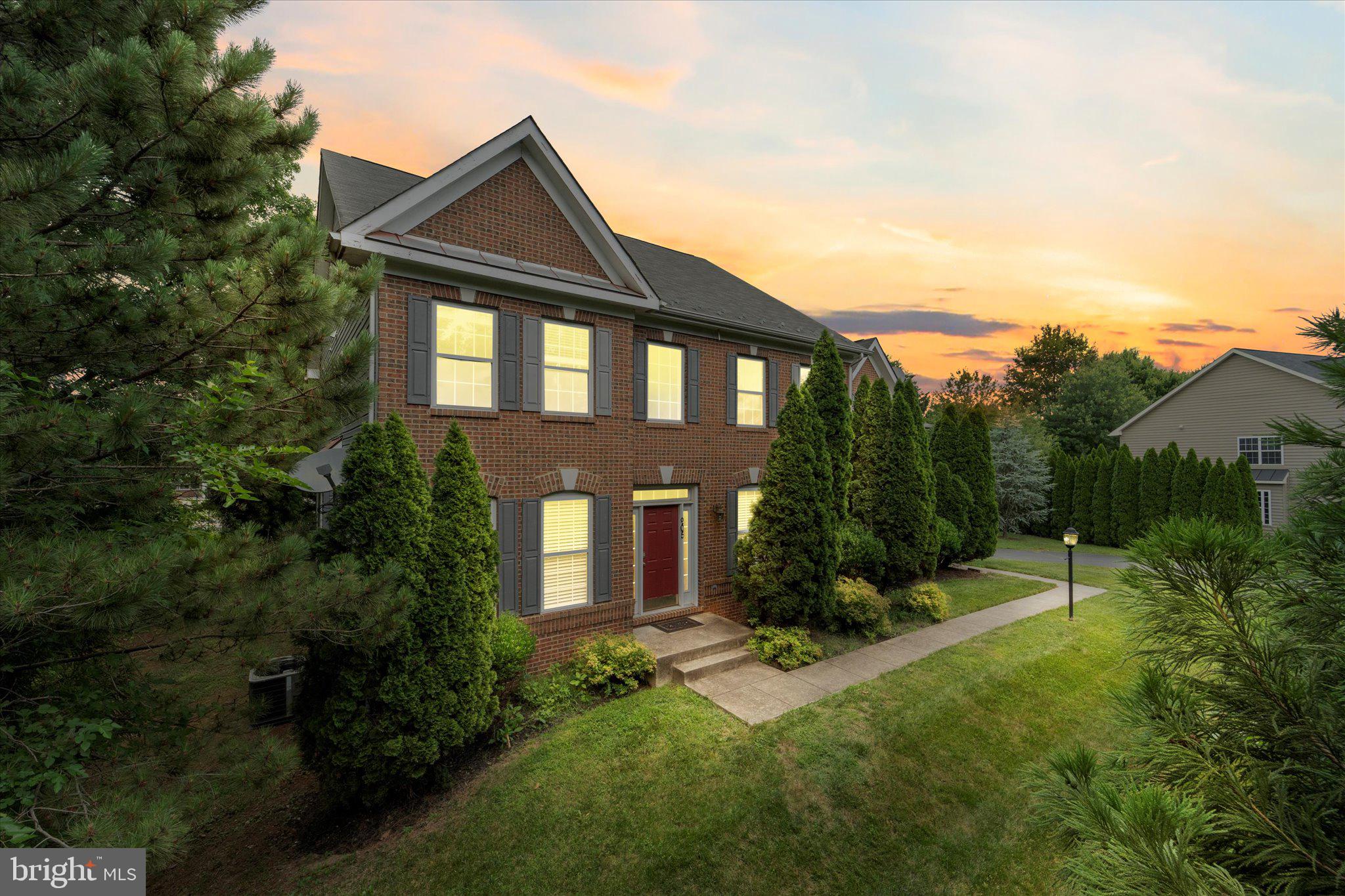 905 ROYAL ELM CT