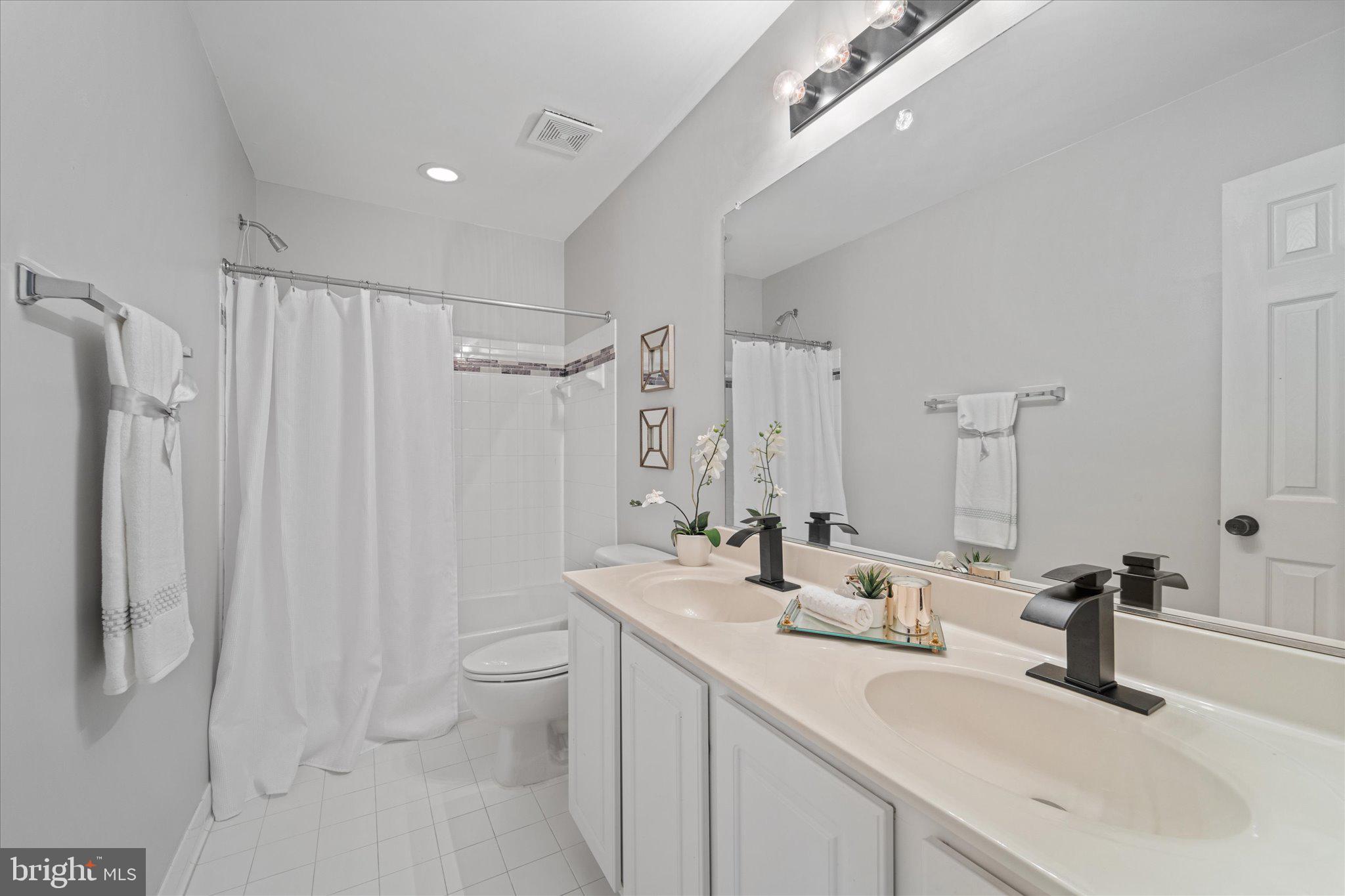 905 ROYAL ELM CT