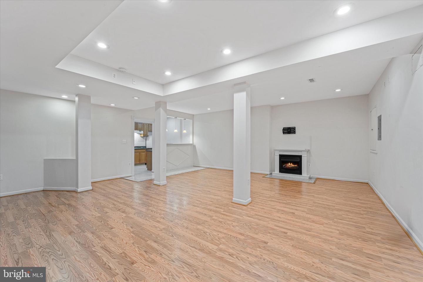 905 ROYAL ELM CT