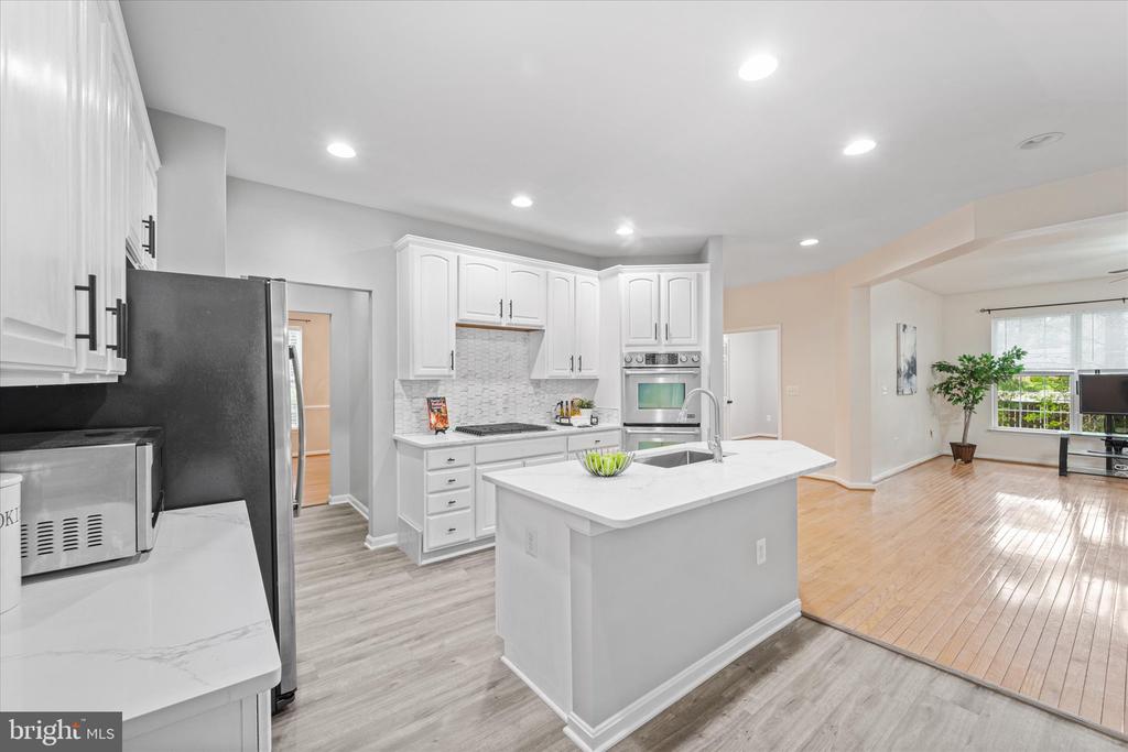905 ROYAL ELM CT