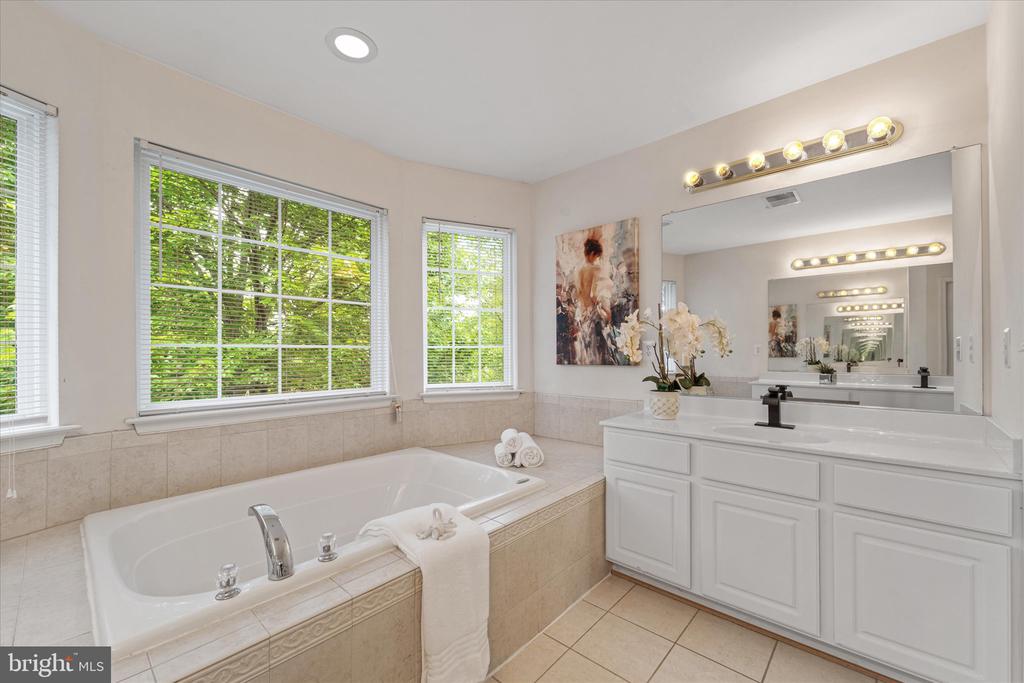 905 ROYAL ELM CT