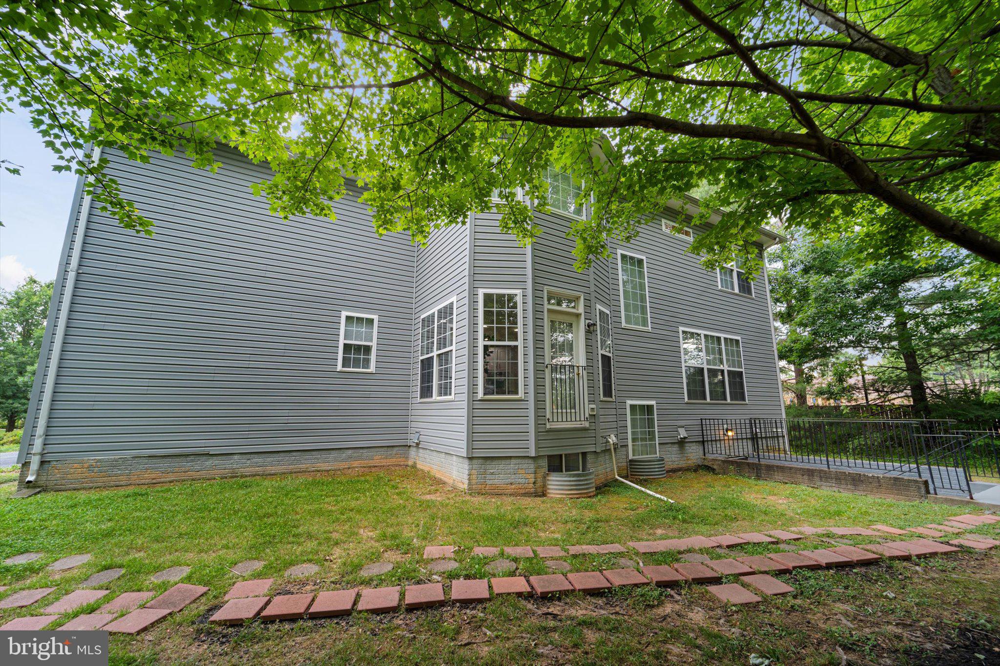 905 ROYAL ELM CT