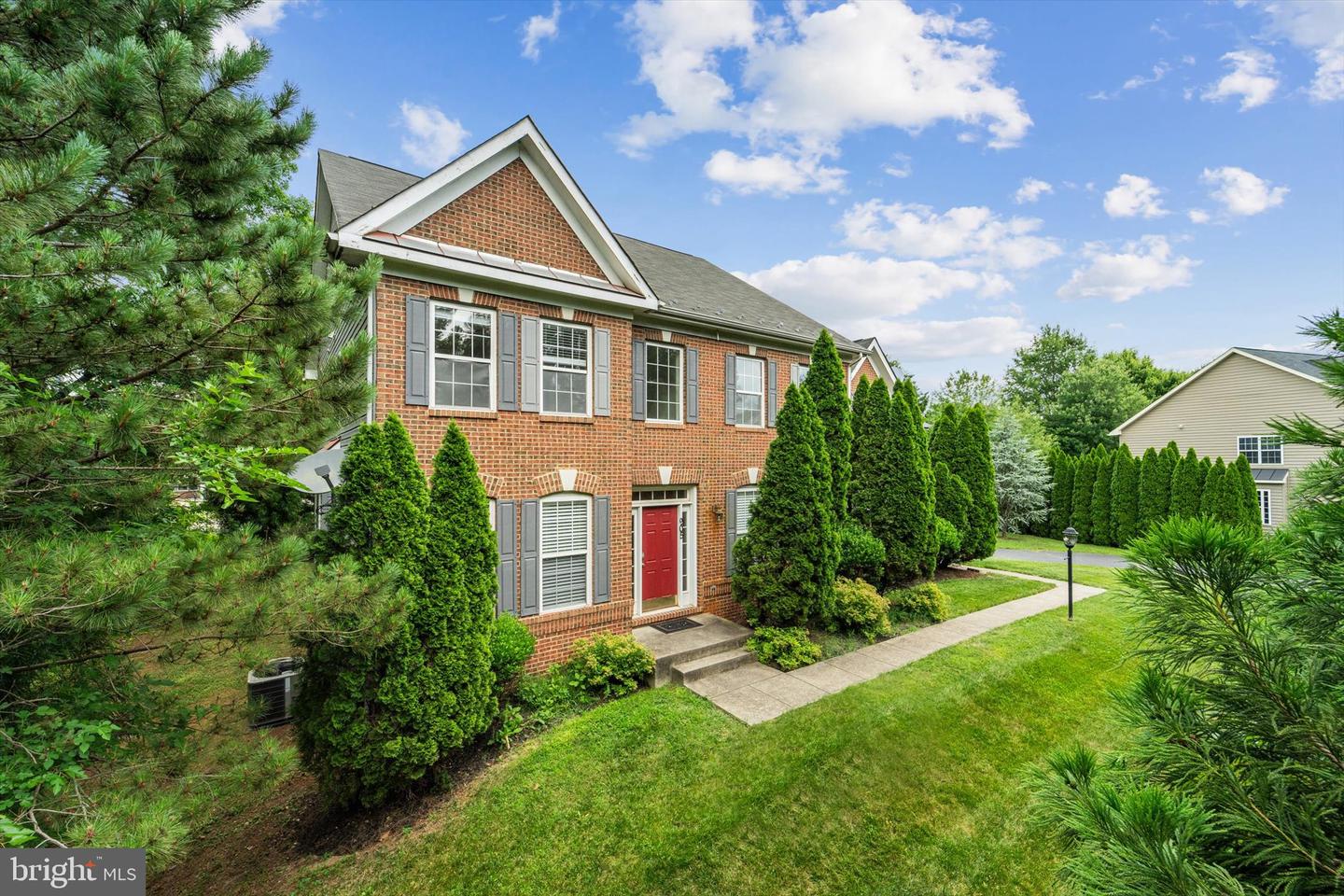 905 ROYAL ELM CT
