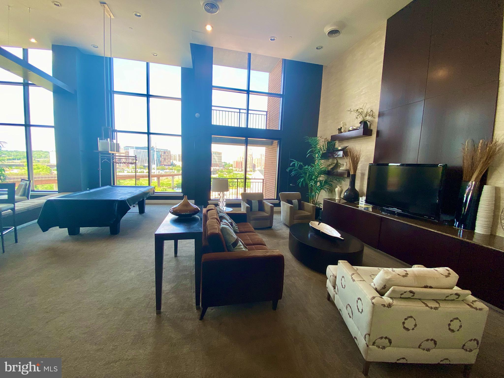 2451 MIDTOWN AVE #1302