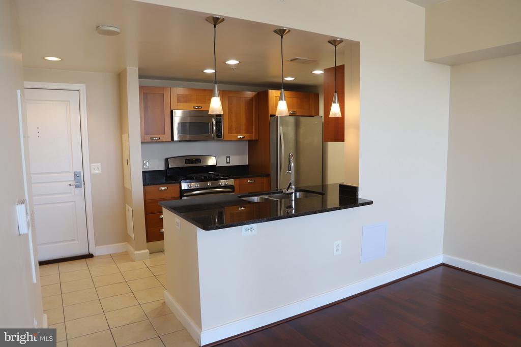 2451 MIDTOWN AVE #1302