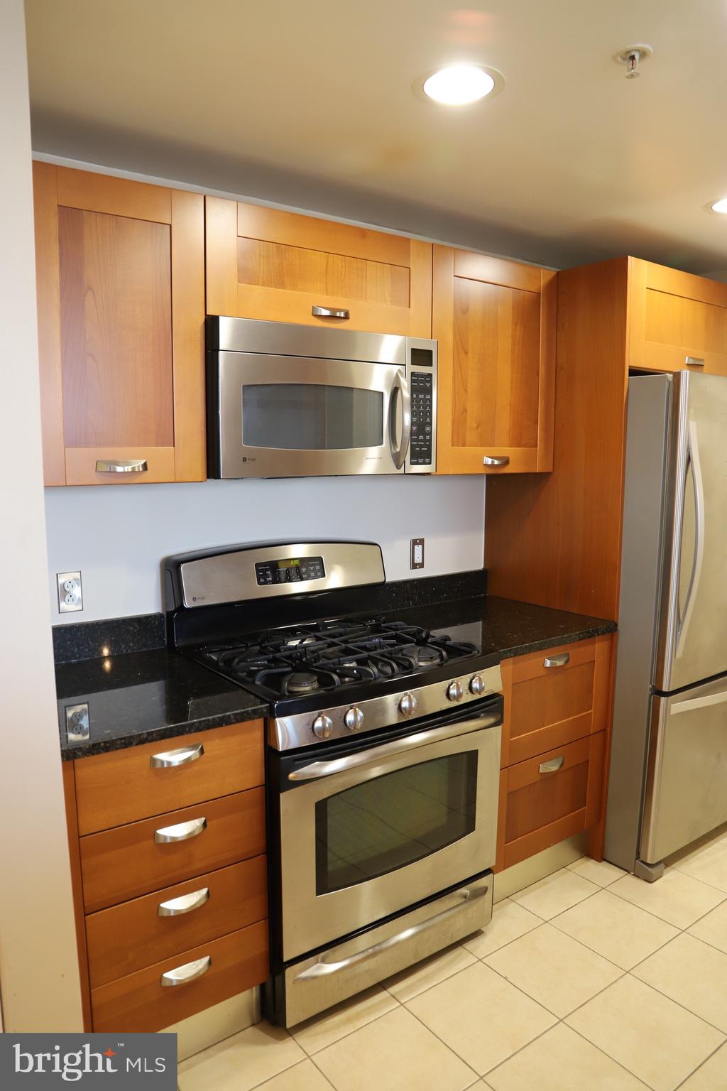 2451 MIDTOWN AVE #1302