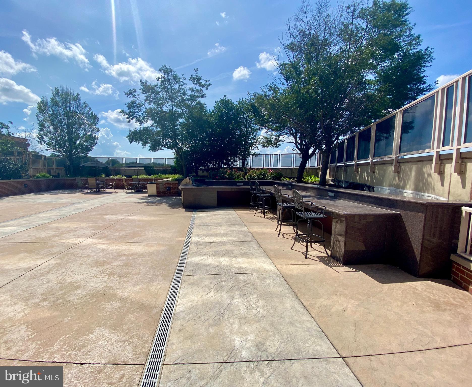 2451 MIDTOWN AVE #1302
