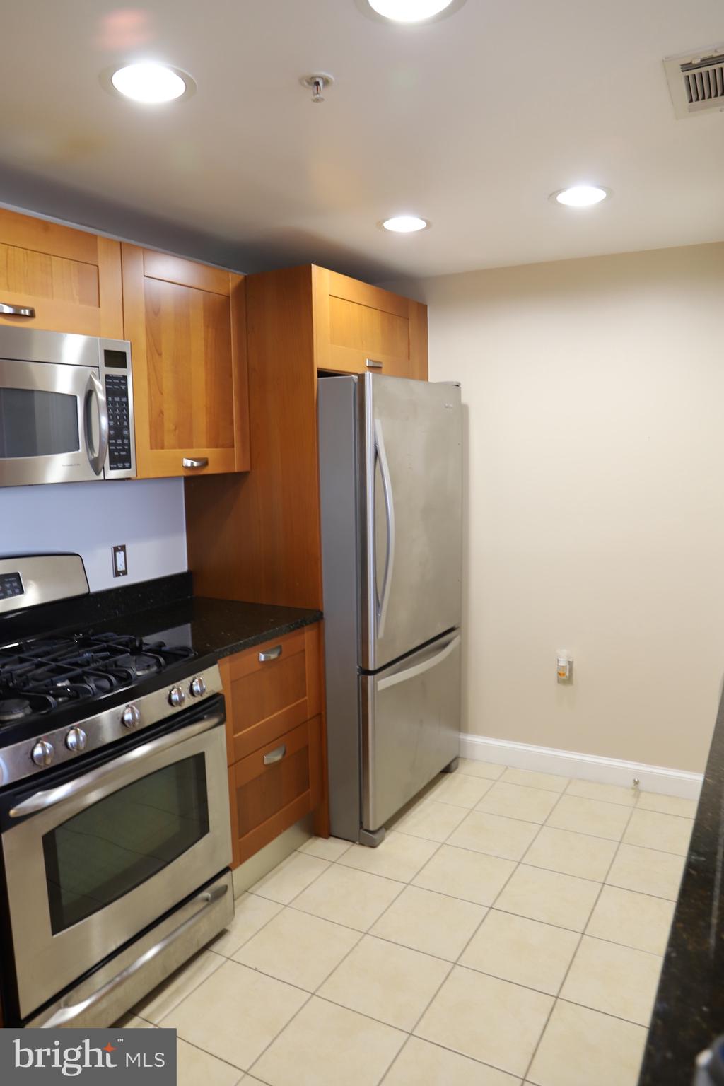 2451 MIDTOWN AVE #1302