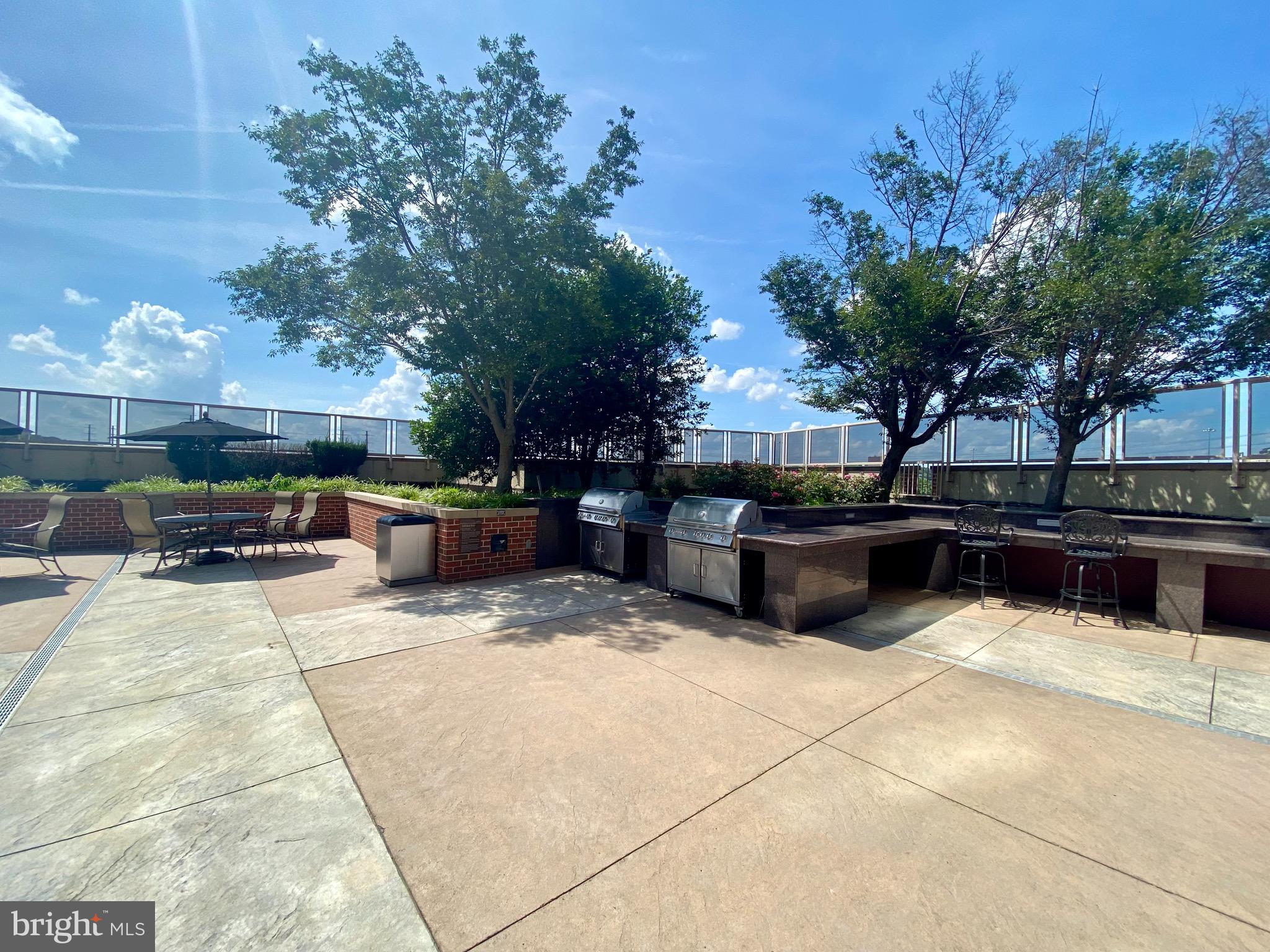 2451 MIDTOWN AVE #1302