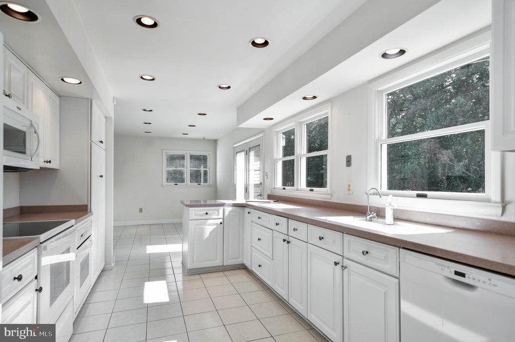 2310 Malraux Dr