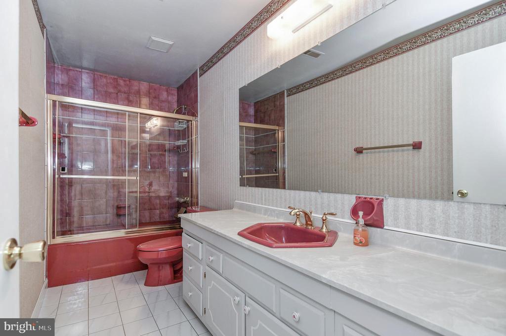 2310 Malraux Dr