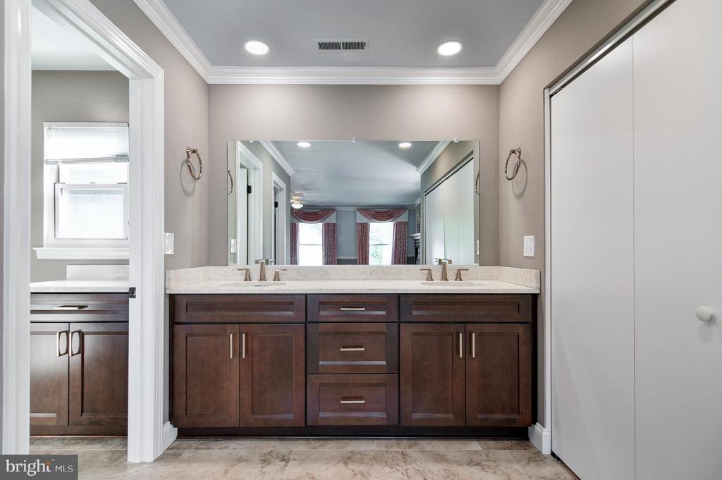 2310 Malraux Dr