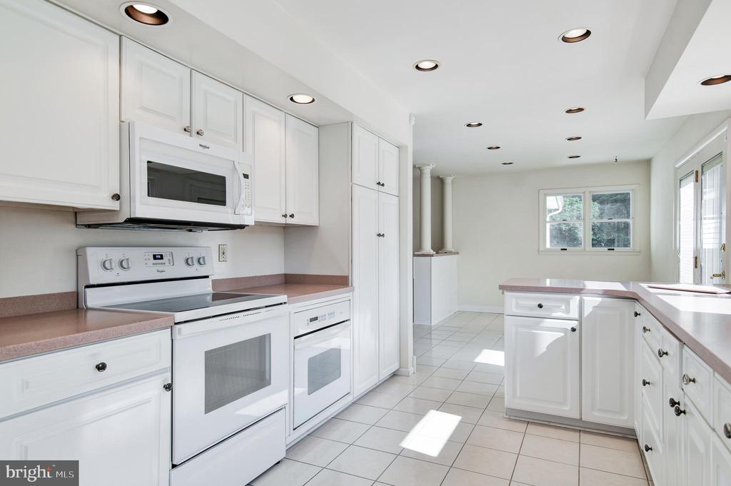 2310 Malraux Dr