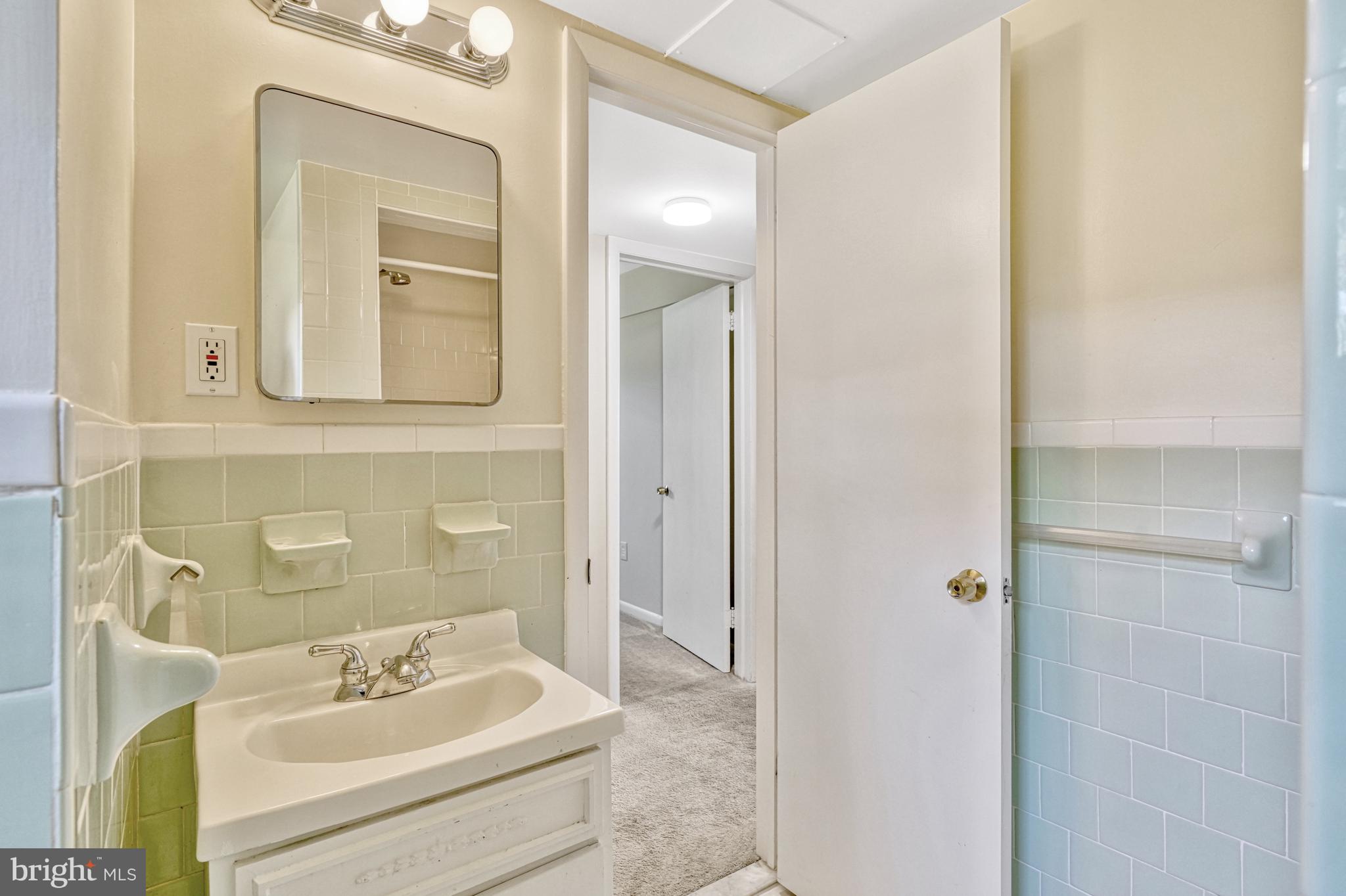 1408 MAYFLOWER DR