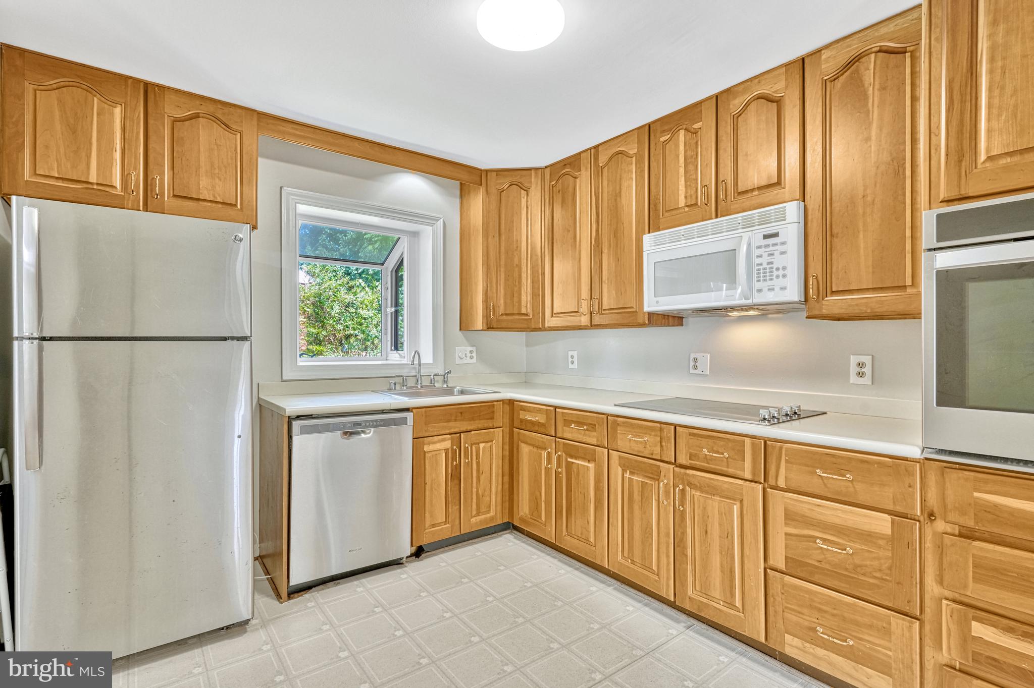 1408 MAYFLOWER DR
