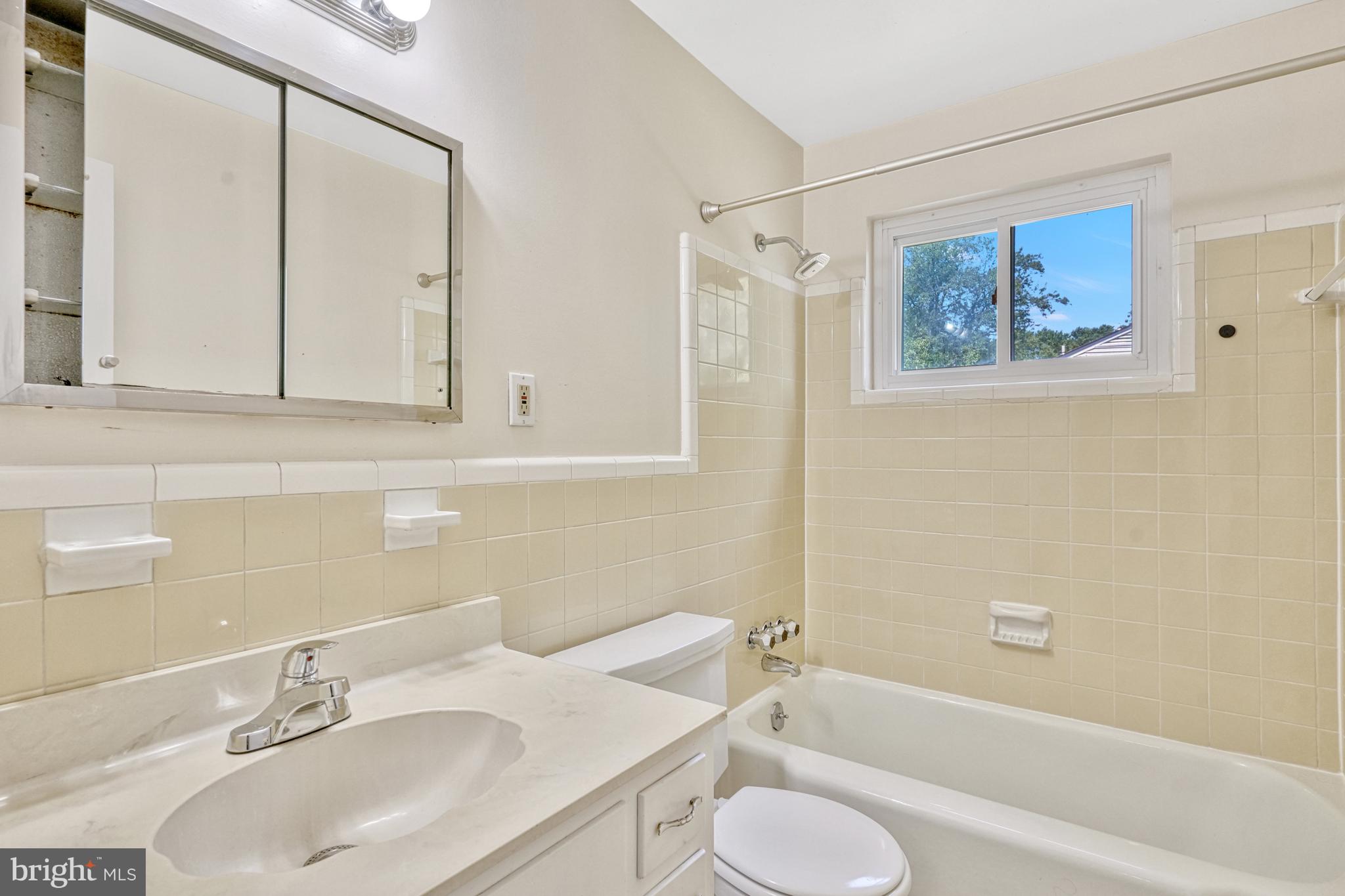 1408 MAYFLOWER DR