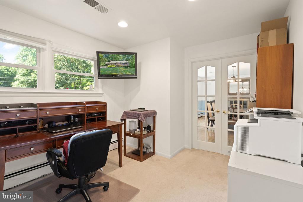4821 Village Dr