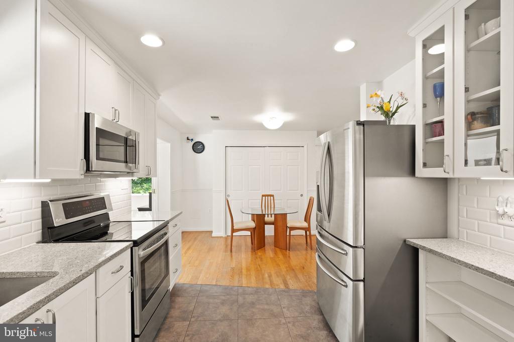 4821 Village Dr
