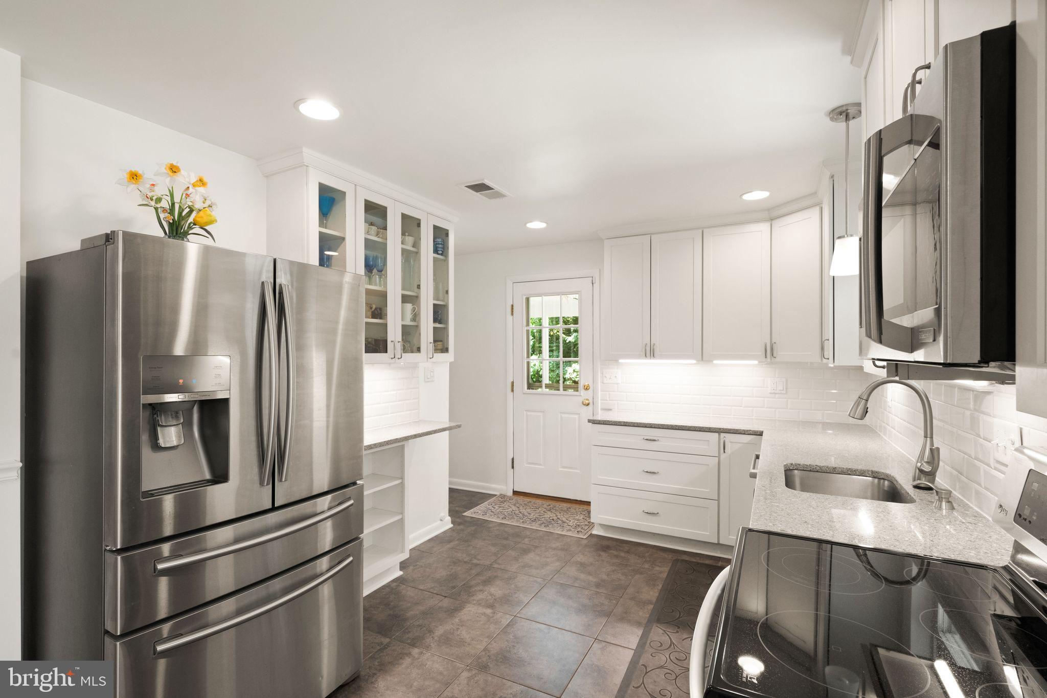 4821 Village Dr