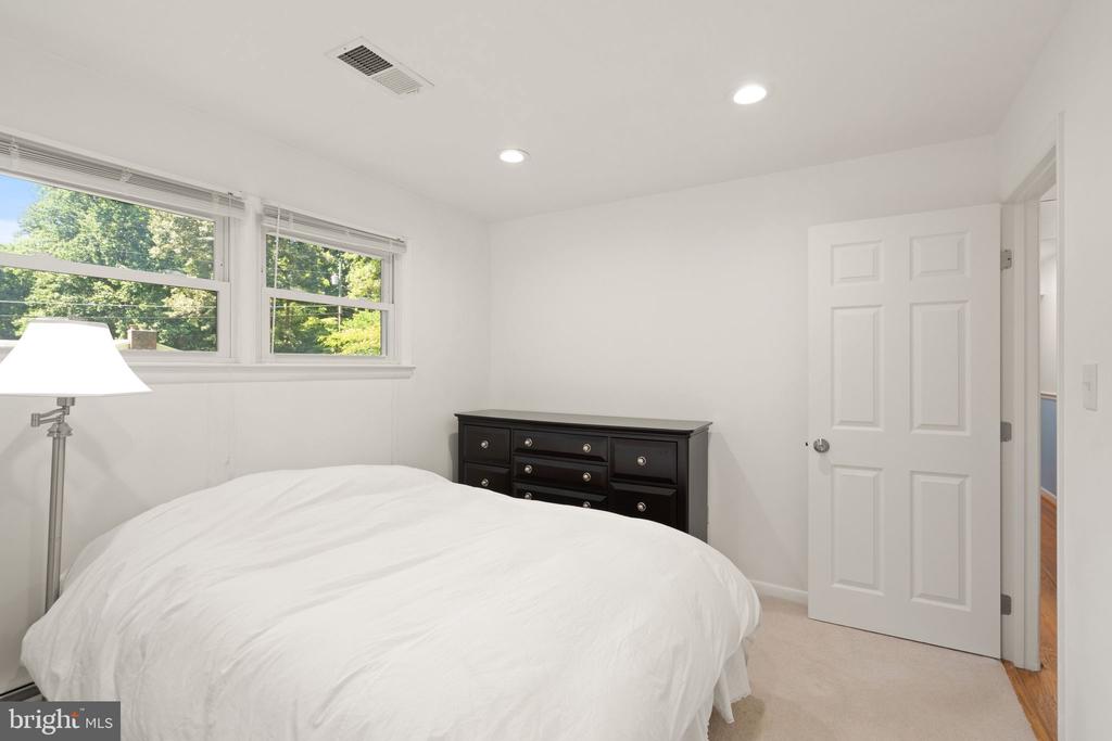 4821 Village Dr