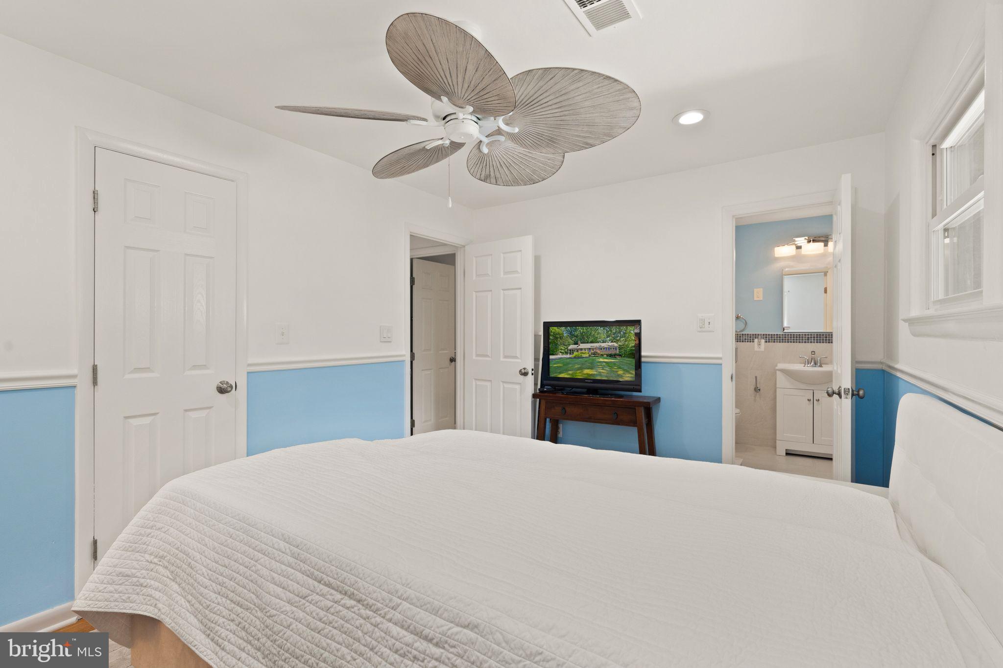 4821 Village Dr