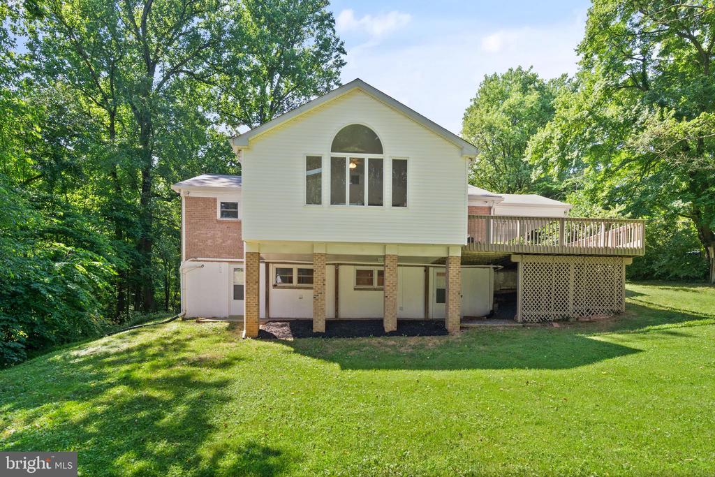 4821 Village Dr