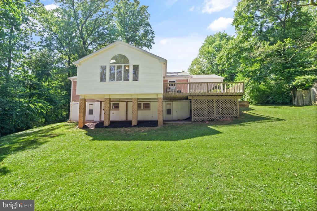 4821 Village Dr