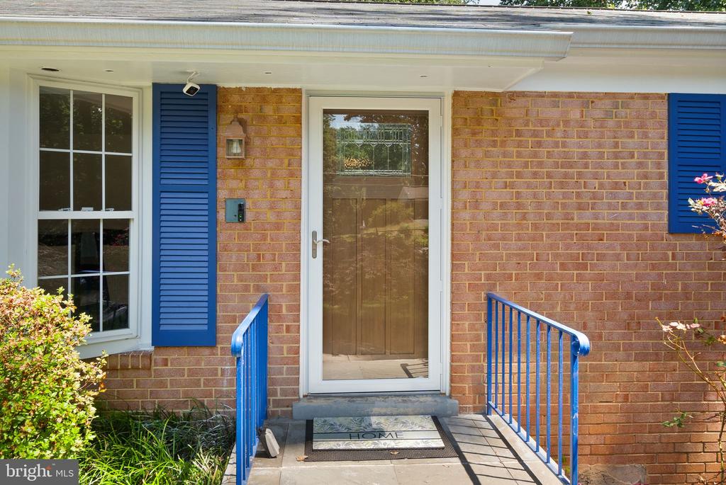4821 Village Dr