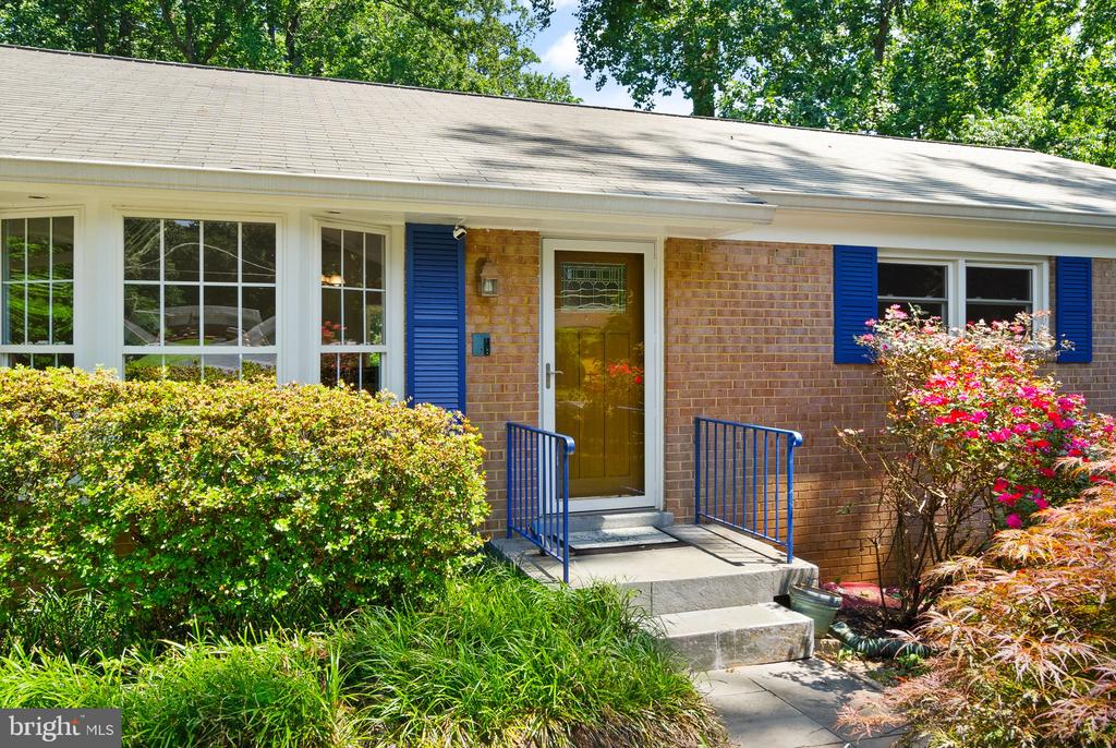 4821 Village Dr