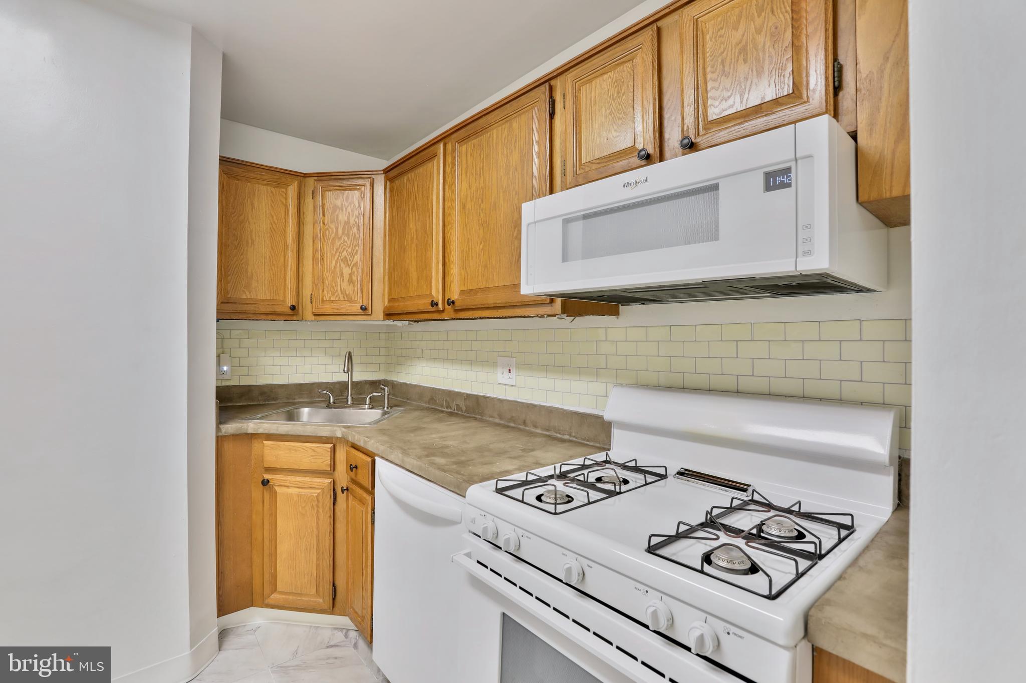 1420 Northgate Sq #22a