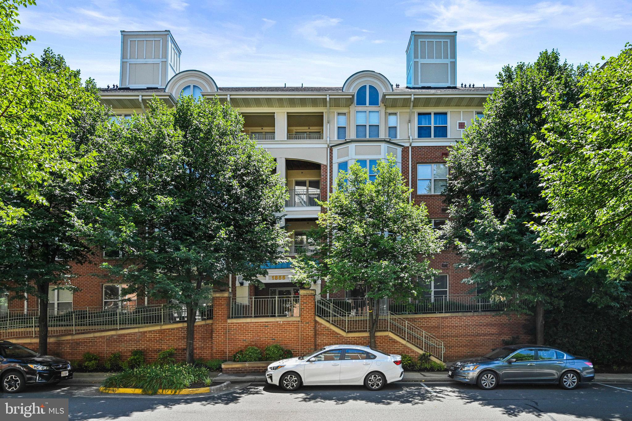 1855 Stratford Park Pl #209