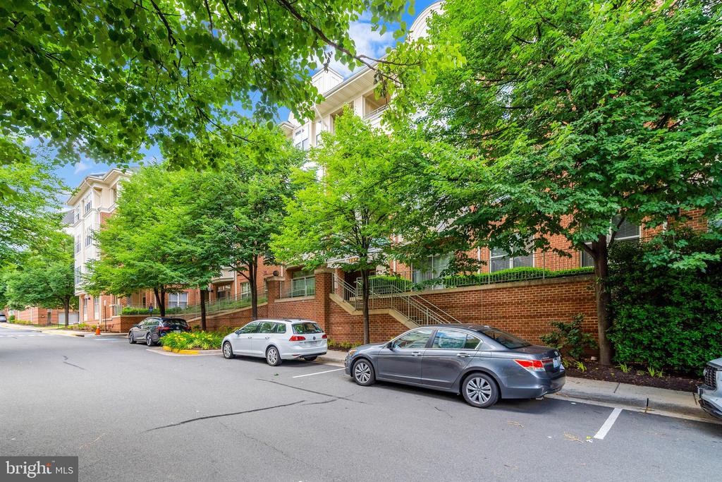 1855 Stratford Park Pl #209
