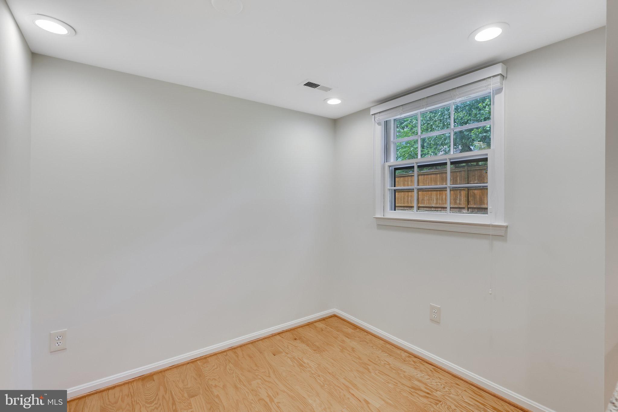 1305 Lopp Ct