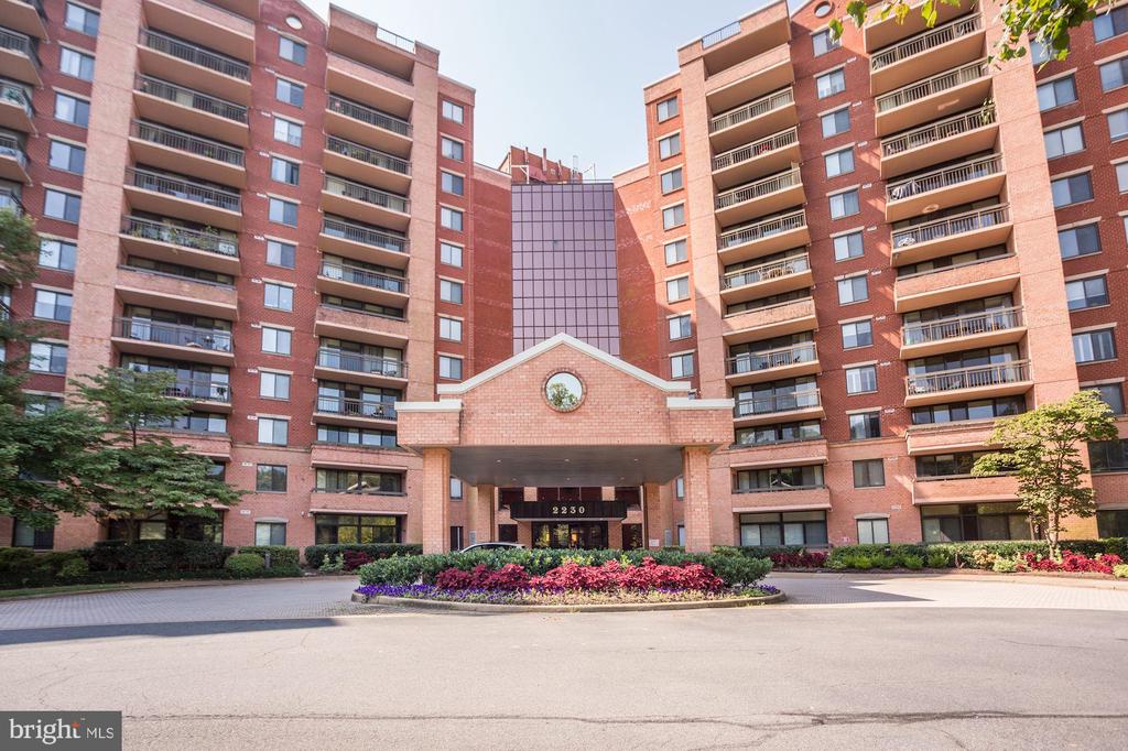 2230 George C Marshall Dr #824