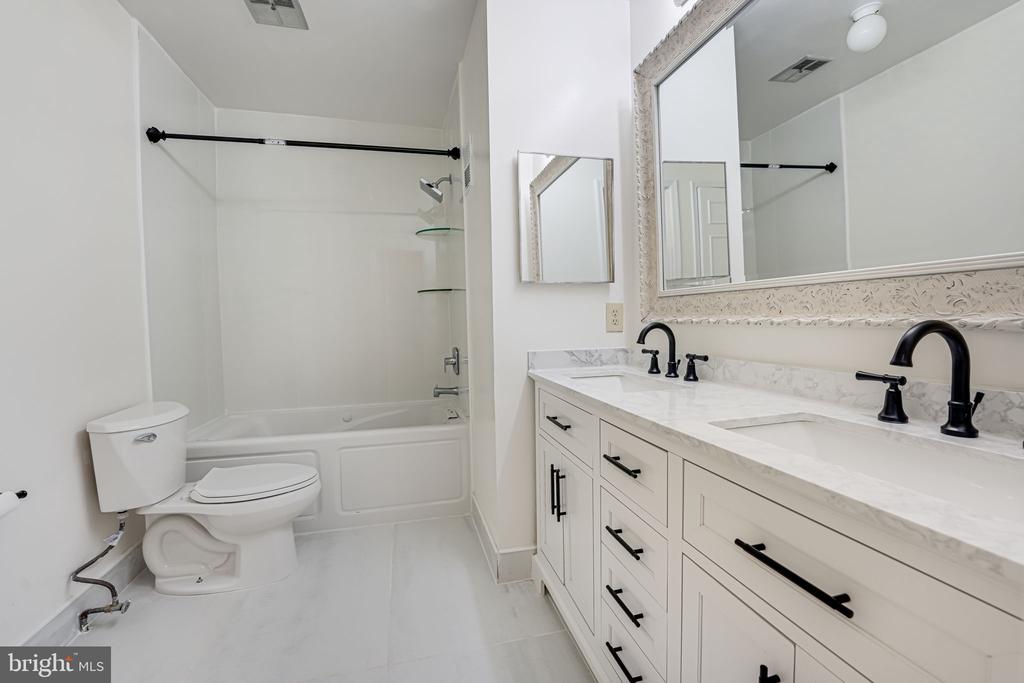 5927 HEATHERWOOD CT