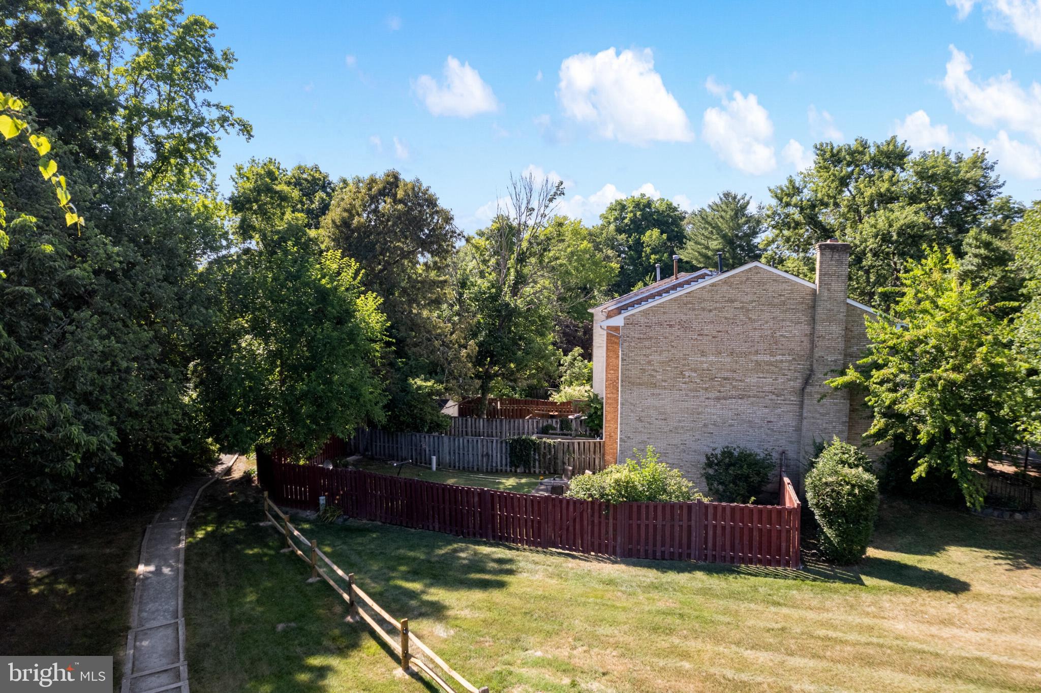 6318 Paddington Ln