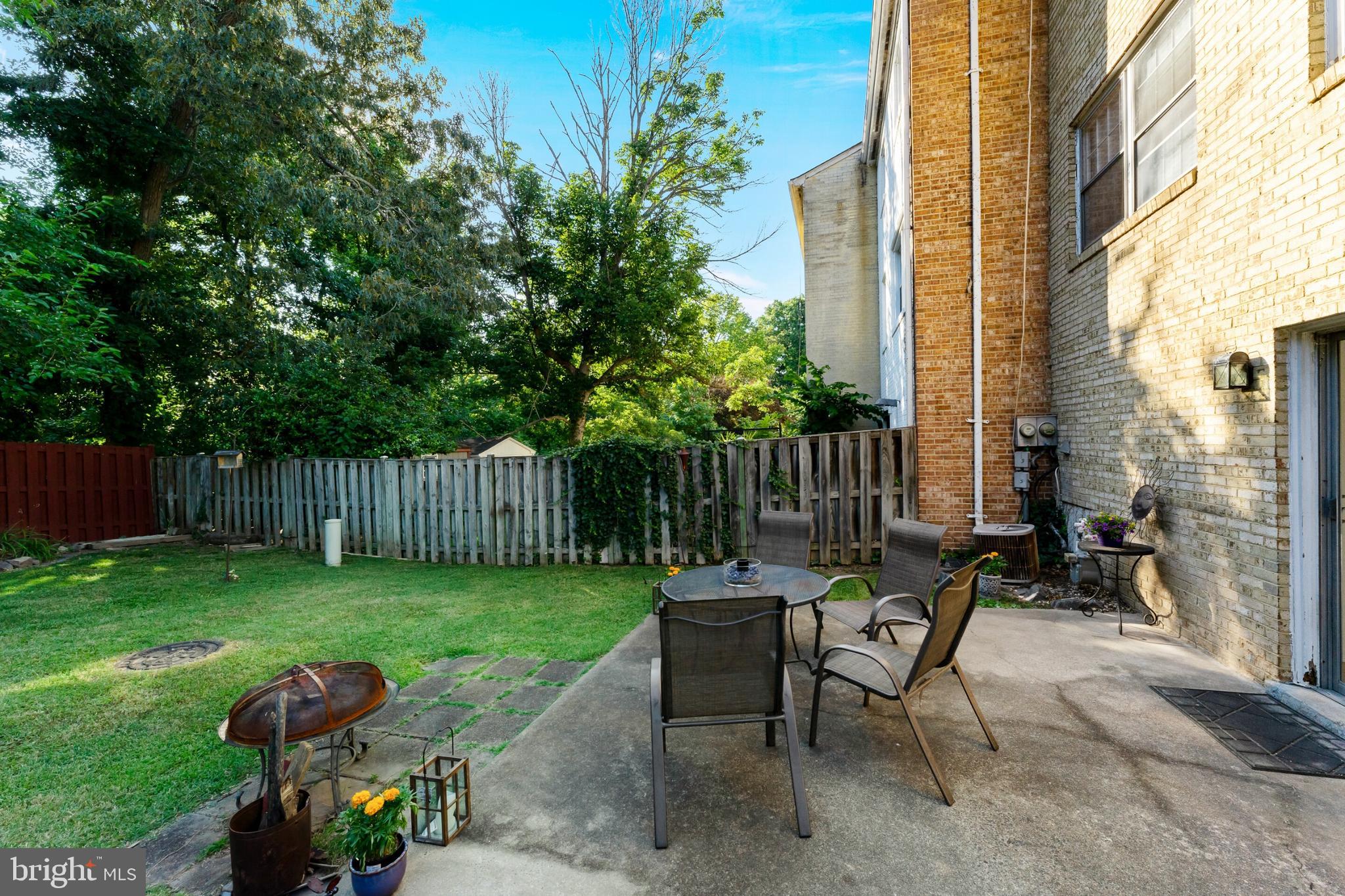 6318 Paddington Ln
