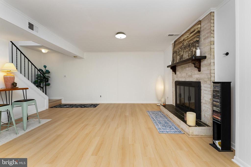 6318 Paddington Ln