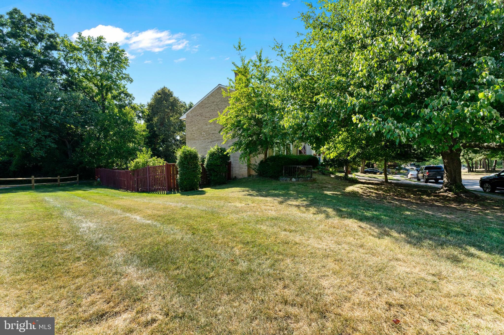 6318 Paddington Ln